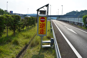 非常駐車帯　トンネル内非常電話ボックス