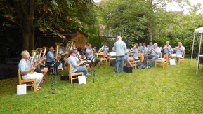 Blasorchester beim "Sommerfest" des HWK-Wohnheims