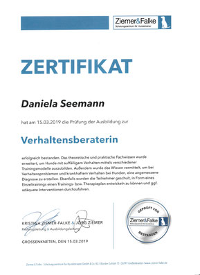 Das Zertifikat weist die Ausbildung von Daniela Seemann zur Verhaltensberaterin nach