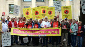 Strabsgegner aus dem niedersächsischen Stade demonstrieren in Hannover