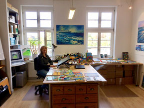 XV. Kieler Ateliertage  - Ich lade Sie herzlich ein ins atelier9 am Seefischmarkt:    Wischhofstraße1-3, Geb.4, 2. Stock, 24148 Kiel.  - 24. und 25. September 2022  - geöffnet: Samstag und Sonntag von 11 - 18 Uhr  - Hier erhalten Sie auch den Kiel-Kalende