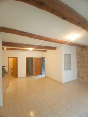 Peinture intérieure et pose de revêtements muraux à Salles-d’Aude par Peinture Audiffren, artisan peintre en bâtiment.