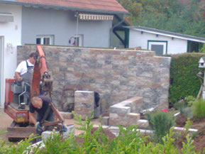 Fertigung einer Grundstücks Sichtschutzmauer und Terassen abgrenzung in zusammen Arbeit mit der Firma A. Dehnhard Bauservice 