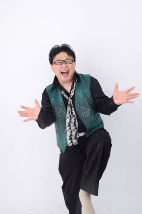 愛知県や岐阜県、三重県、名古屋市などで活躍するモノマネ芸人かいやまと
