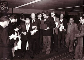 Una foto storica tratta dall'Archivistabaseball di Roberto Buganè, durante il Galà di Rimini 1980 con Bruno Beneck al centro sorridente e Stefano Germano alla sua sinistra (tiene in mano un trofeo)