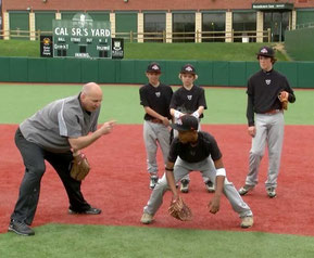 Nella foto Cal Ripken Jr durante un Camp