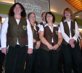 1.R.v.l. Birgit Nelles, Marita Neumann, Teresa Pitzen