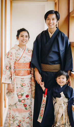 優しい光が差すお寺館内