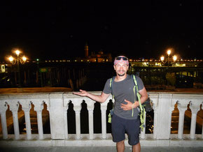 Manuel sendet Dir ein Foto vom Steinwurf in Venedig bei Nacht vom 6. Sept. 