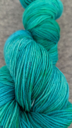 Socken- und Tüchergarn in frischen Türkis- und Grüntönen