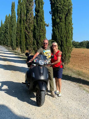 Konny & Silvia - Vespa GTS 300 Sport