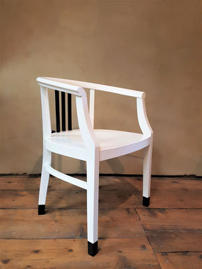 weiss - schwarz gestrichener Jugendstil Stuhl