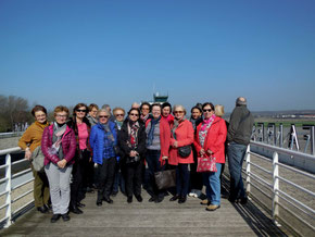 Une partie du groupe sur la terrasse de l'aéroport international du Touquet