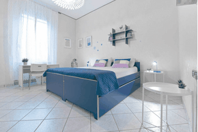 interno di una casa camera da letto