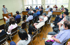 公聴会が開かれ、3つの計画案に対し12人が主張を展開した=20日、石垣市役所