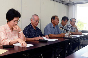「軽はずみで絶対許せない」など、中川文科大臣発言に批判が続出した会見=石垣市役所