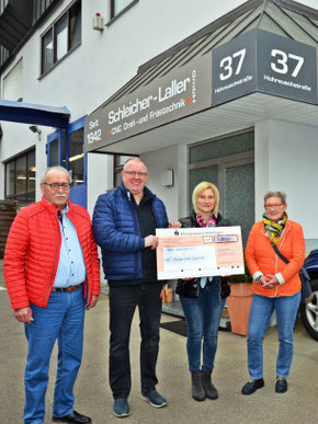 CLASS Hausbau + Immobilien spendet anlässlich Grundsteinlegung des Holzmarkt Carree an die Winnender Tafel