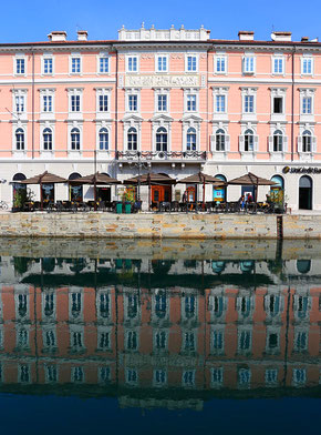 Spiegelung am Canale Grande in Triest