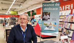 Jean-Luc Pion en dédicace à Auchan Vélizy.