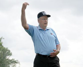 Nella foto Bruce Bierman eletto nella Hall of Fame del softball canadese nel 2015