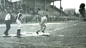Nella foto una partita di baseball al Giuriati di Milano