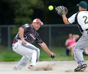 Immagine di una partita amatoriale canadese (Foto di DEREK RUTTAN/ The London Free Press /QMI AGENCY)