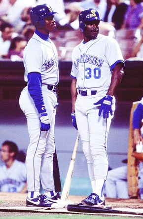 Nella foto da destra: Ken Griffey Sr. e Ken Griffey Jr.