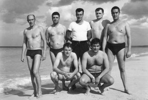 Nella foto in una pausa di relax la prima commissione a Cuba nel 1971 da sx:Pettener, Chichi, Istruttore cubano Paz, Spocci, Grimoldi, Valenti, De Franceschi