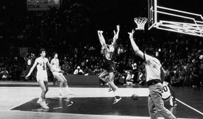 Il famoso canestro di Sergei Belov che decretò la vittoria dell'Unione Sovietica contro gli Stati Uniti alle Olimpiadi del 1972