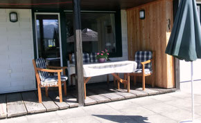 Überdachte Südterrasse