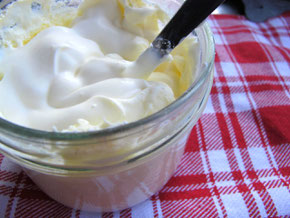 Selbstgemachte Crème Fraîche