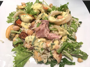 Reissalat mit Hähnchen und Meeresfrüchten