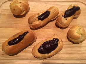 Eclair mit Schokoladencreme