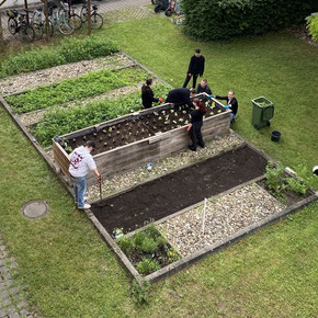 Blick auf die Prüfungen im Garten (05.06.2025)