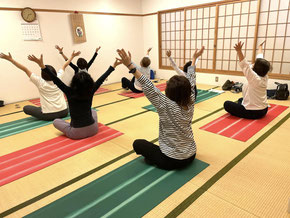 乳がんヨガ　乳がんサバイバーヨガ　がんヨガ　兵庫県県民会館
