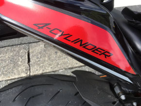 燦然と輝く　4-CYLINDER　ロゴ