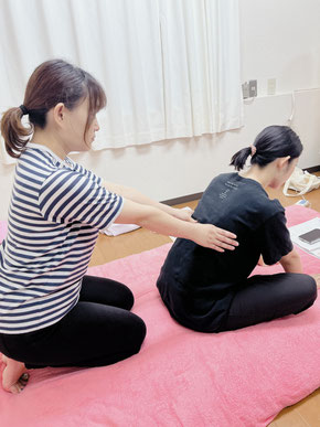 タイ古式マッサージベーシック 練習の様子