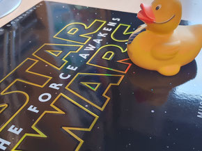 "Star Wars - The Force Awaken" (EU/UK 2016) ist die Laminierung so stark, dass sich das Entlein spiegelt (Foto: good-vinyl.de)