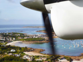 Blick auf die Scilly Inseln aus dem Flieger nach Land's End ©My own Travel