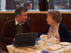 Steve Coogan et Judi Dench (©Alex Bailey/Pathé Distribution)