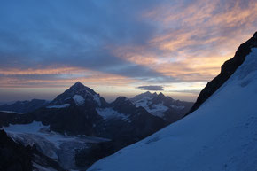 Firnflanke am Dent d'Herens, hinten Weisshorn & Mischabel