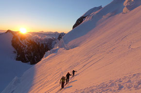 Sonnenaufgang beim Aufstieg auf den Mont Maudit