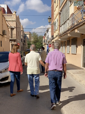 Catalá junto con los vecinos del Cabanyal