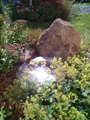 C'est photo d'une fontaine jardin à Saint Julien de Concelles . C'est fait par un Concepteur Paysagiste PAYSAGES DE GOULAINE et GAUDIN Emeric à Saint julien de Concelles près de Vallet, Vertou, Loroux bottereau, Landreau, Divatte sur Loire, Basse Goulaine