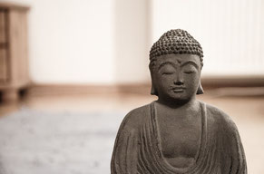 Massage balinais à domicile dans tout le calvados. C'est un massage tonique qui fait ciruler l'énergie, la lymphe et la circulation sanguine. Je me déplace gratuitement autour de Mézidon Canon ainssi qu'à Lisieux, Caen, Deauville, Trouville, Cabourg. 
