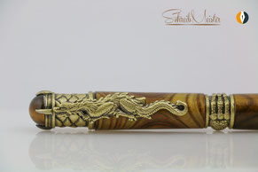 Handgemachter Drachen Stift aus Holz