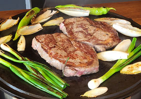 Zubereitung auf einem Wokbrenner – perfekte Hitzeverteilung für Fleisch und Gemüse