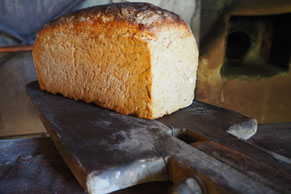 Einmal im Monat ist Backtag. Hier sehen Sie das Ergebnis: Brot nach altem Rezept gebacken.