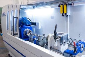 Foto einer Imsa Bohrmaschine, mit der Getriebewellen, Nockenwellen, Einspritzdüsen, Buchsen, Kolbenstangen, Ventilschäfte, etc. gebohrt werden können