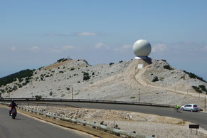 Die Radarstation auf dem Nebengipfel